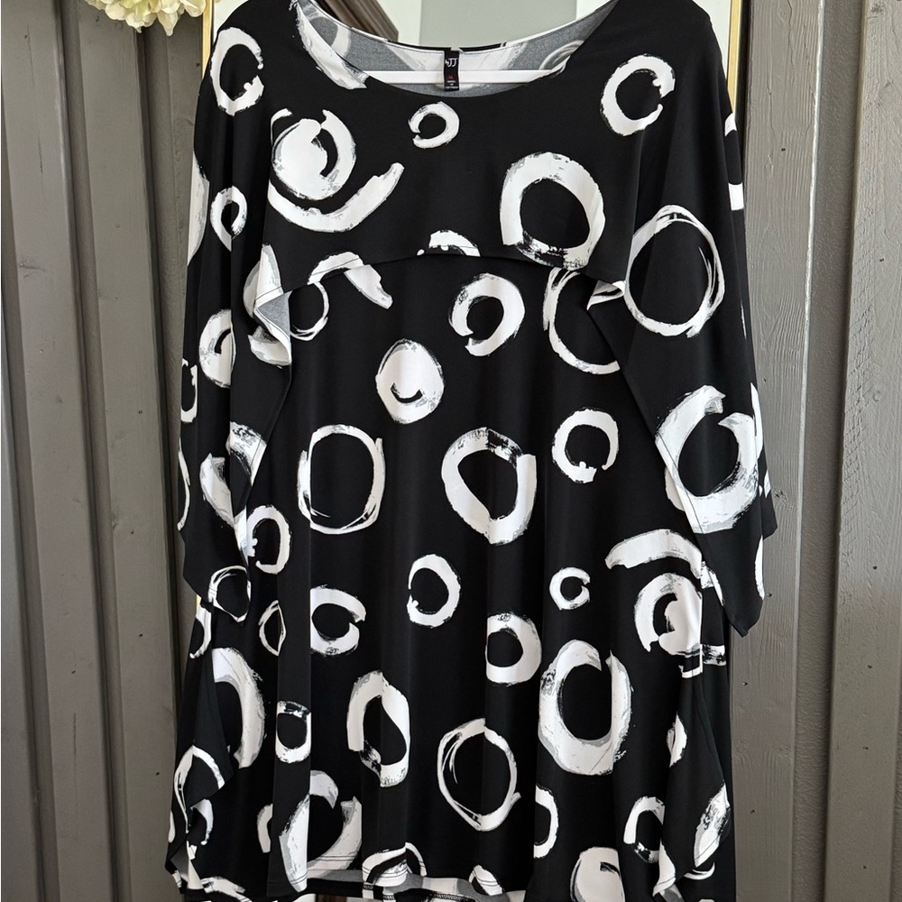 Black and White Circle Pattern Skirt